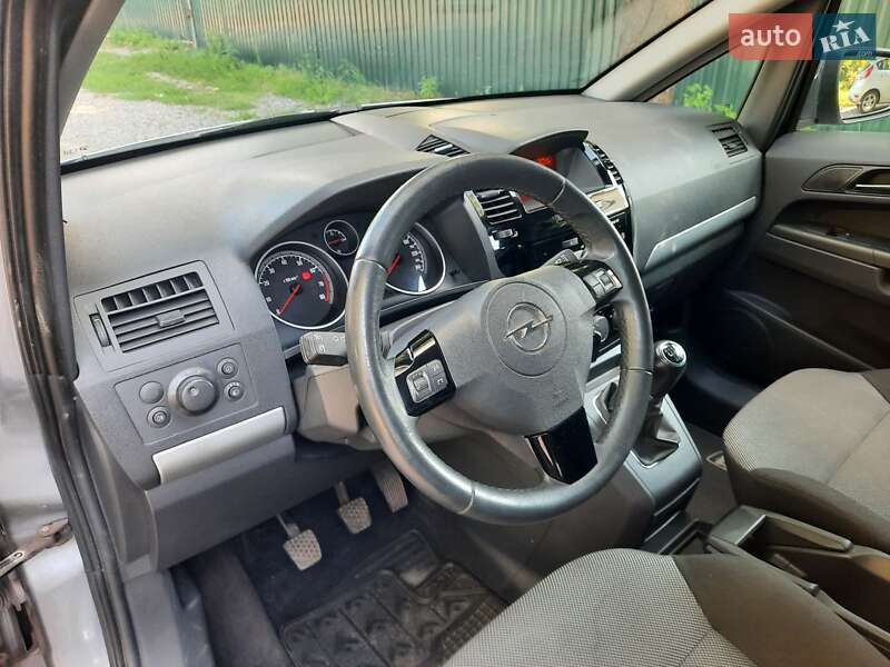Минивэн Opel Zafira 2010 в Полтаве