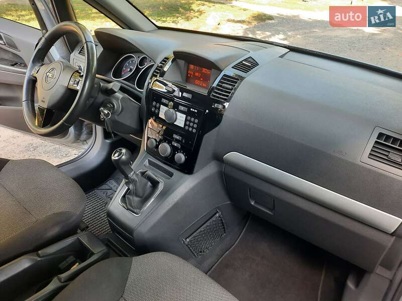 Минивэн Opel Zafira 2010 в Полтаве