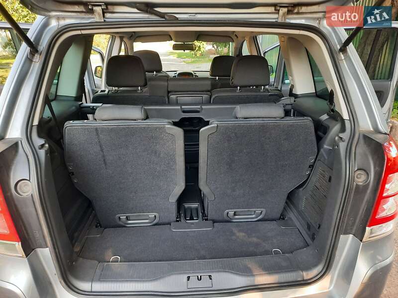 Минивэн Opel Zafira 2010 в Полтаве