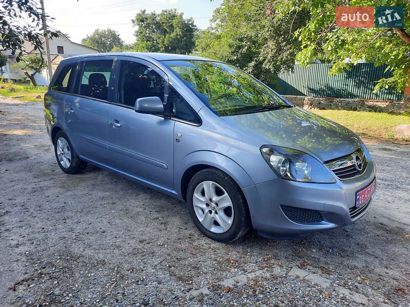 Минивэн Opel Zafira 2010 в Полтаве