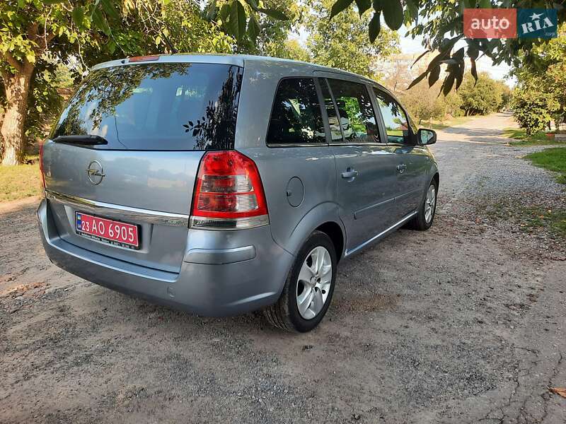 Минивэн Opel Zafira 2010 в Полтаве