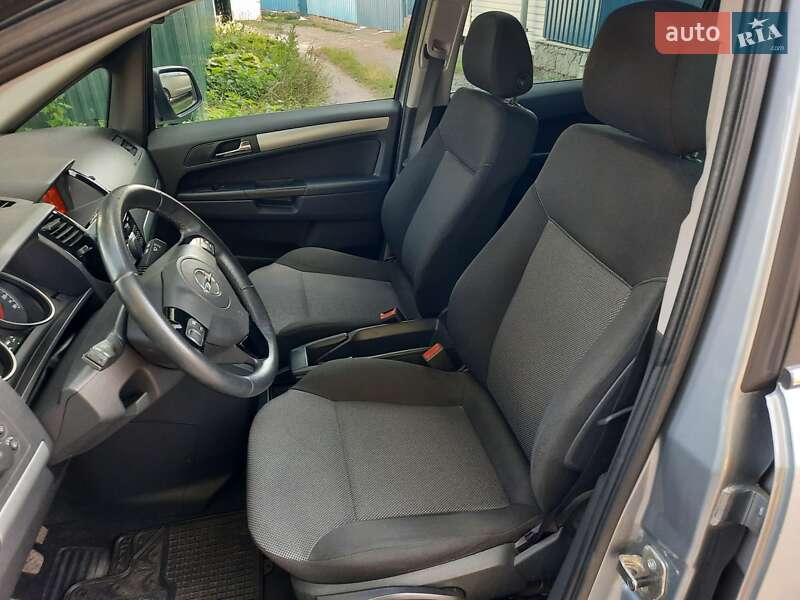 Минивэн Opel Zafira 2010 в Полтаве
