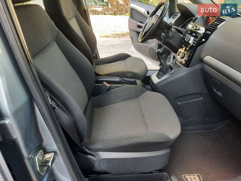 Минивэн Opel Zafira 2010 в Полтаве