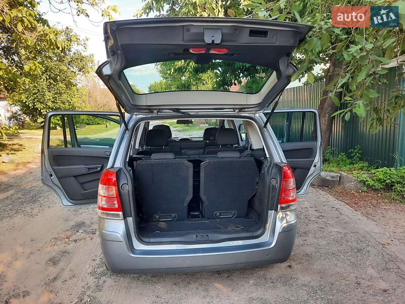 Минивэн Opel Zafira 2010 в Полтаве