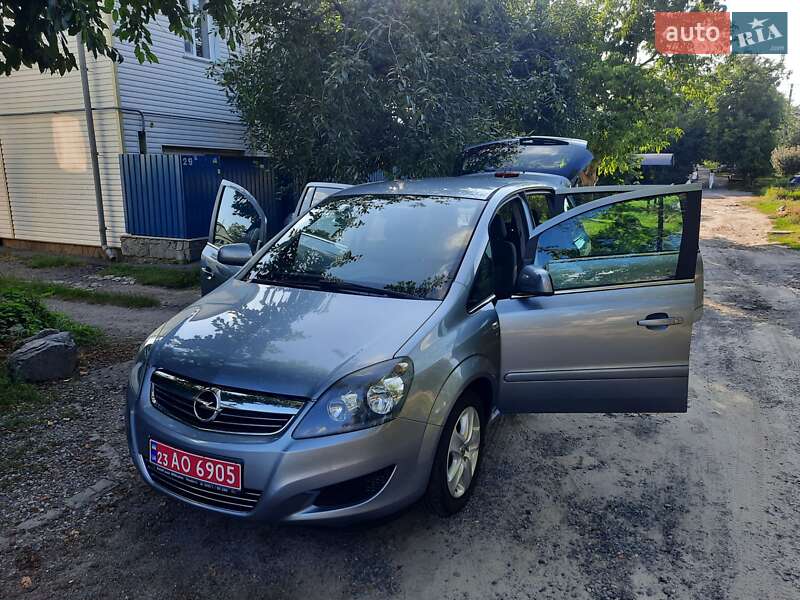 Минивэн Opel Zafira 2010 в Полтаве
