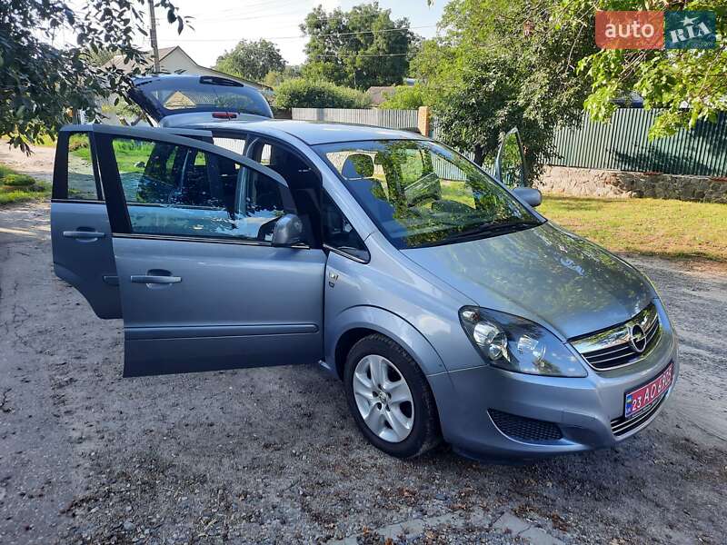 Минивэн Opel Zafira 2010 в Полтаве