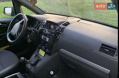 Минивэн Opel Zafira 2010 в 