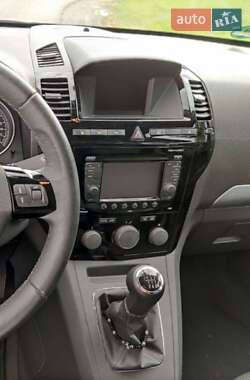 Минивэн Opel Zafira 2010 в 