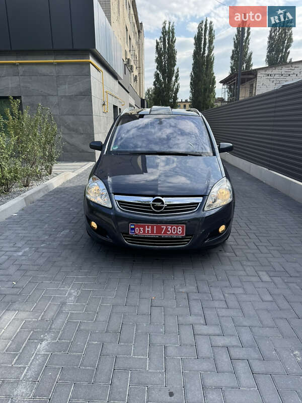 Минивэн Opel Zafira 2008 в Луцке
