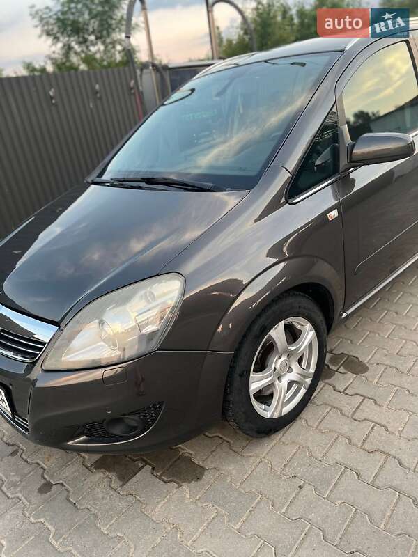 Минивэн Opel Zafira 2009 в Каменке