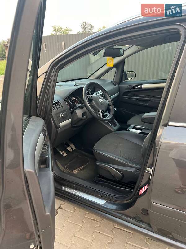 Минивэн Opel Zafira 2009 в Каменке