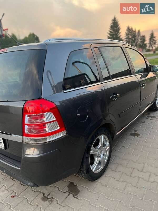Минивэн Opel Zafira 2009 в Каменке
