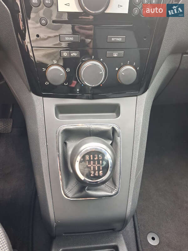 Мінівен Opel Zafira 2010 в Чернігові