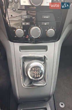Минивэн Opel Zafira 2010 в 