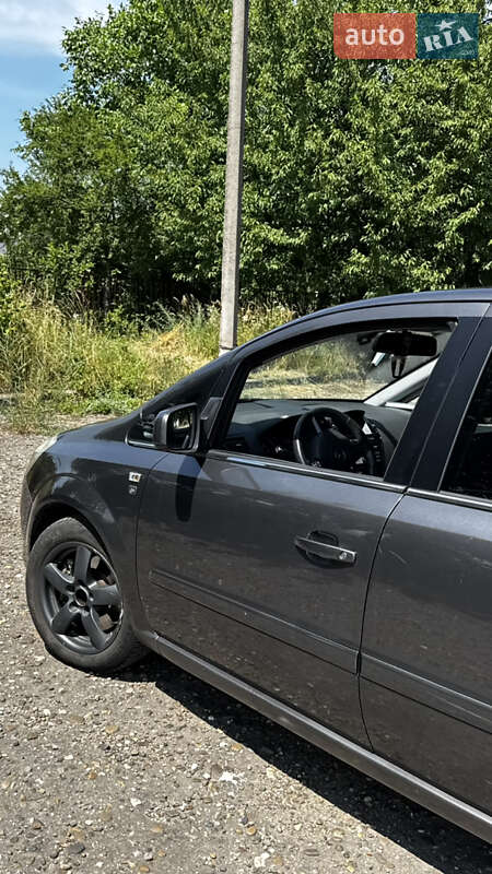 Минивэн Opel Zafira 2010 в Ужгороде