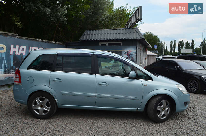 Минивэн Opel Zafira 2010 в Киеве
