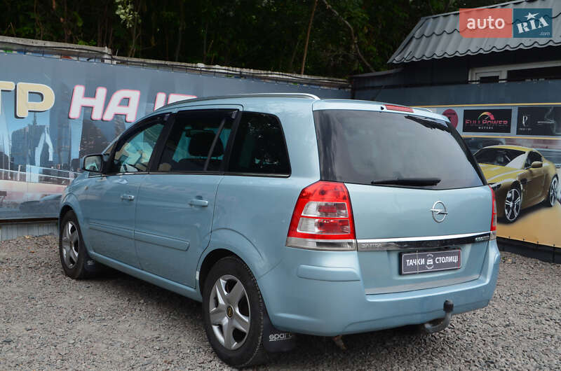 Минивэн Opel Zafira 2010 в Киеве