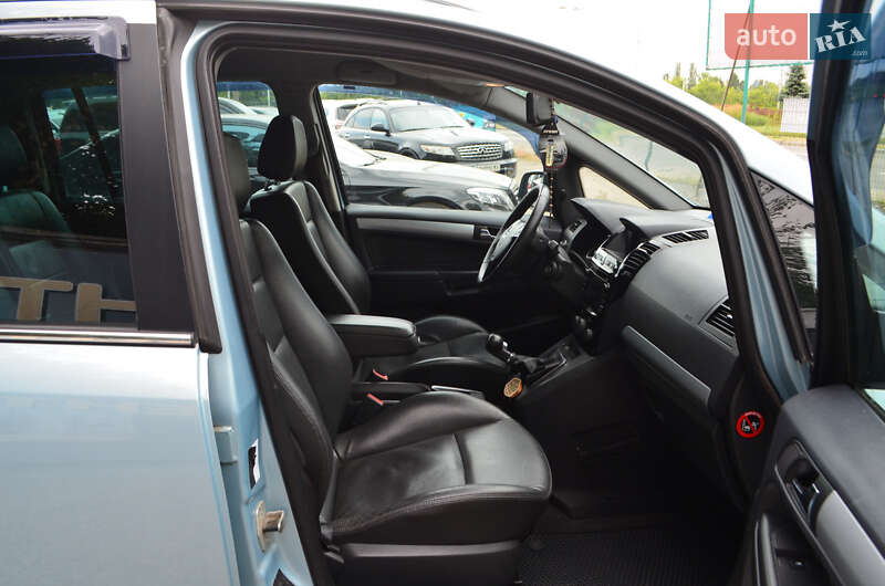 Минивэн Opel Zafira 2010 в Киеве