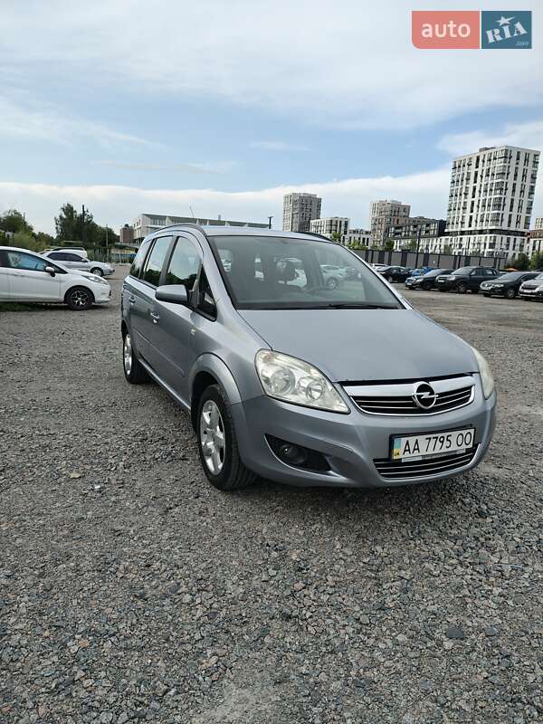 Мінівен Opel Zafira 2008 в Києві