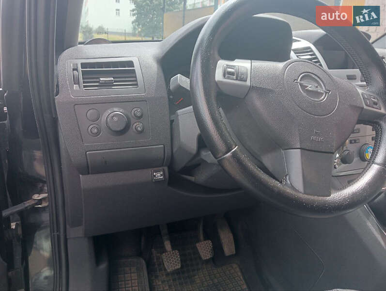 Минивэн Opel Zafira 2009 в Киеве