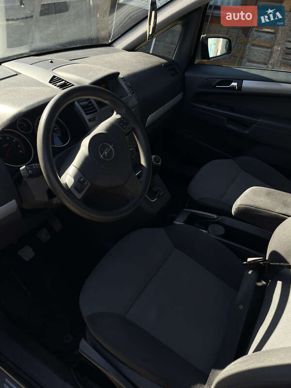 Минивэн Opel Zafira 2006 в Ровно