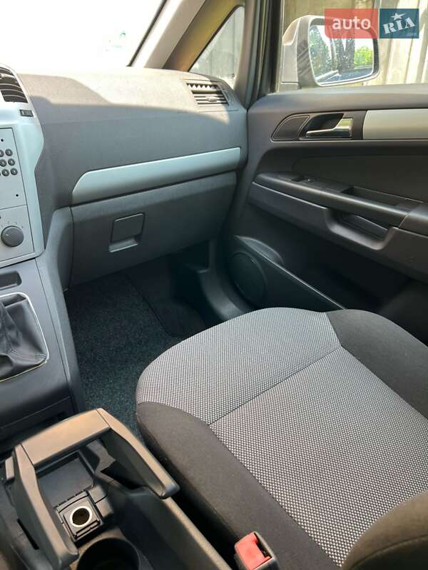 Минивэн Opel Zafira 2012 в Луцке