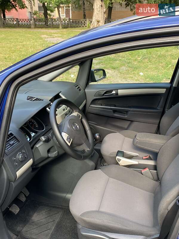 Минивэн Opel Zafira 2008 в Полтаве