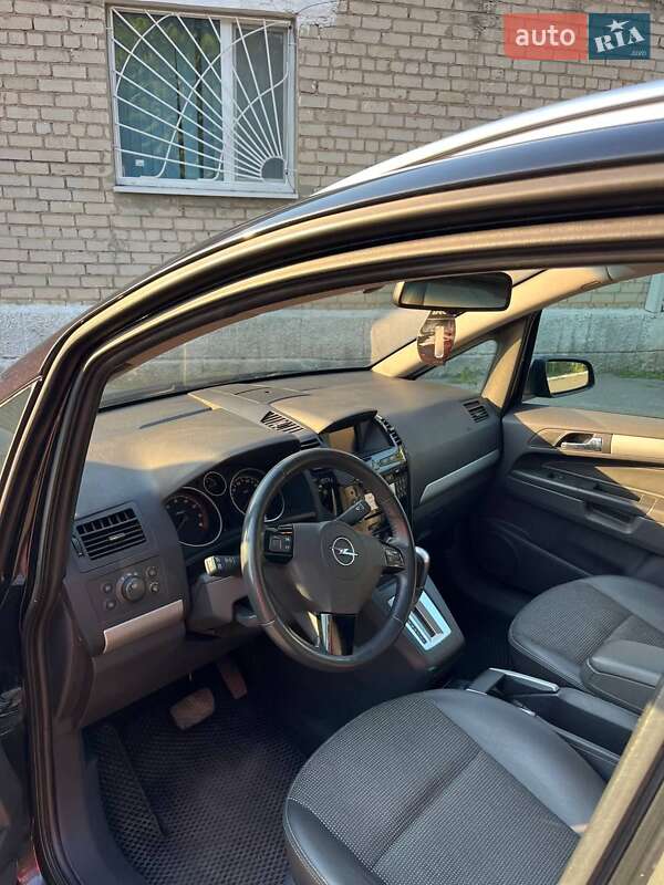 Минивэн Opel Zafira 2008 в Першотравенске