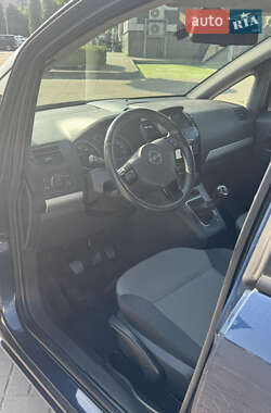 Минивэн Opel Zafira 2012 в 