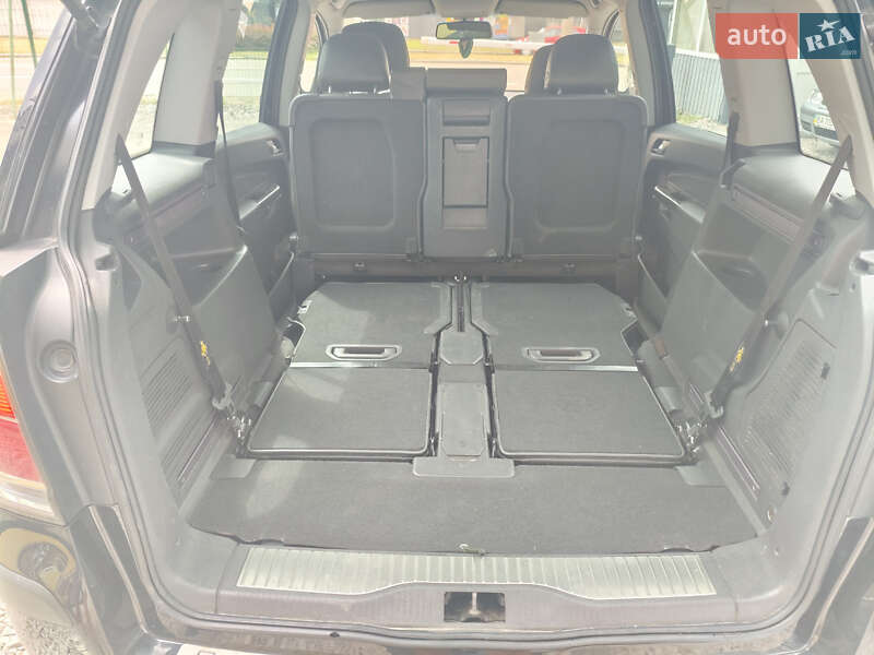 Минивэн Opel Zafira 2005 в Киеве