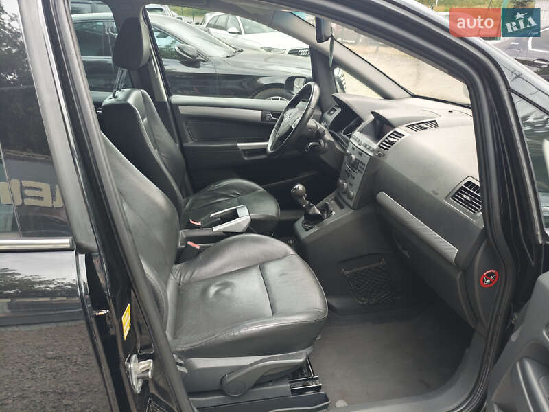 Минивэн Opel Zafira 2005 в Киеве