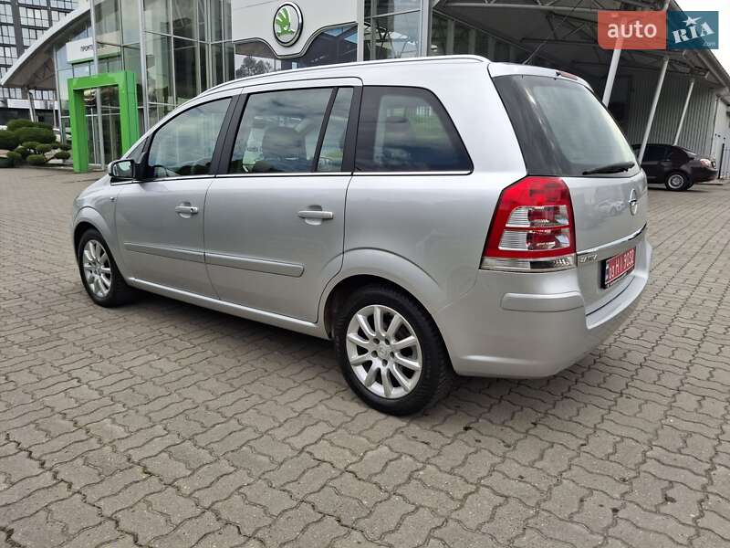 Минивэн Opel Zafira 2009 в Луцке