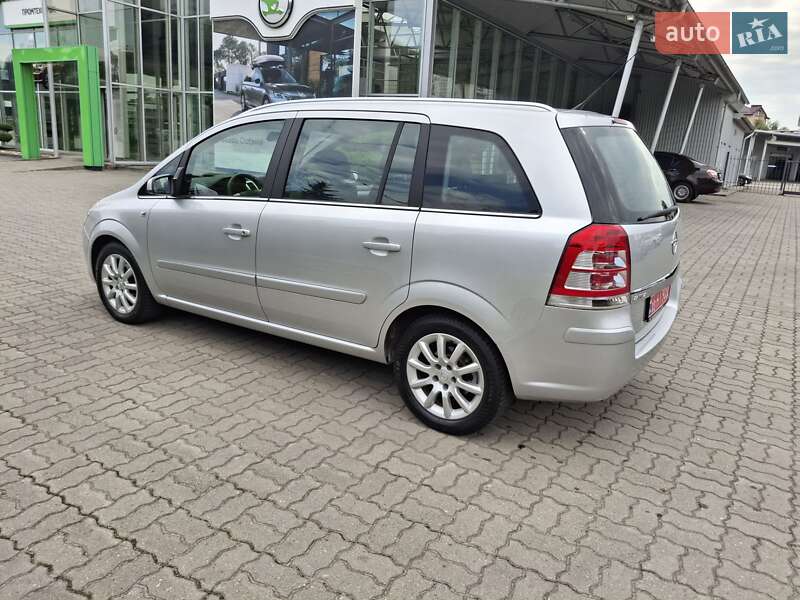 Минивэн Opel Zafira 2009 в Луцке