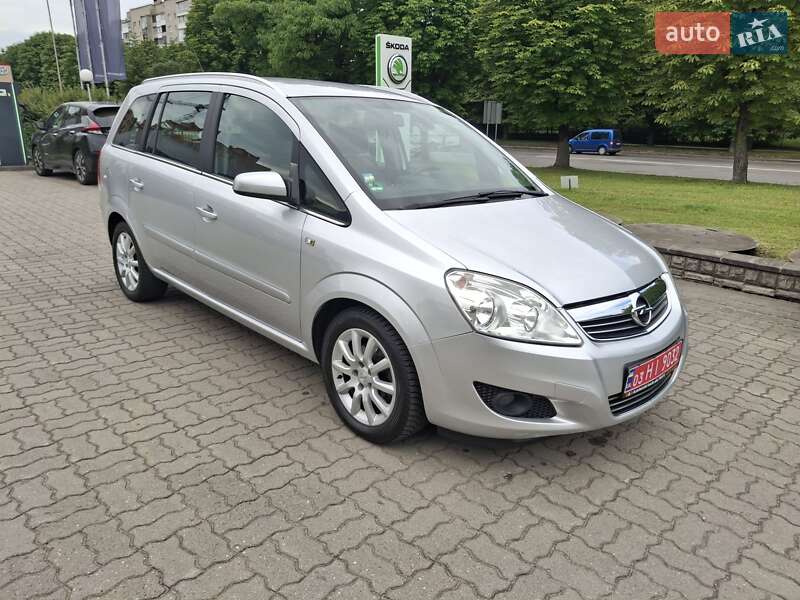 Минивэн Opel Zafira 2009 в Луцке