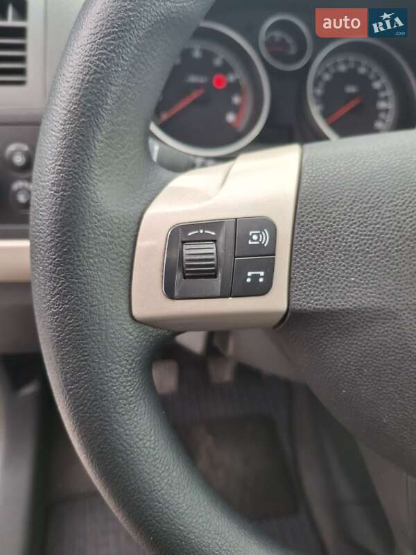 Минивэн Opel Zafira 2009 в Луцке
