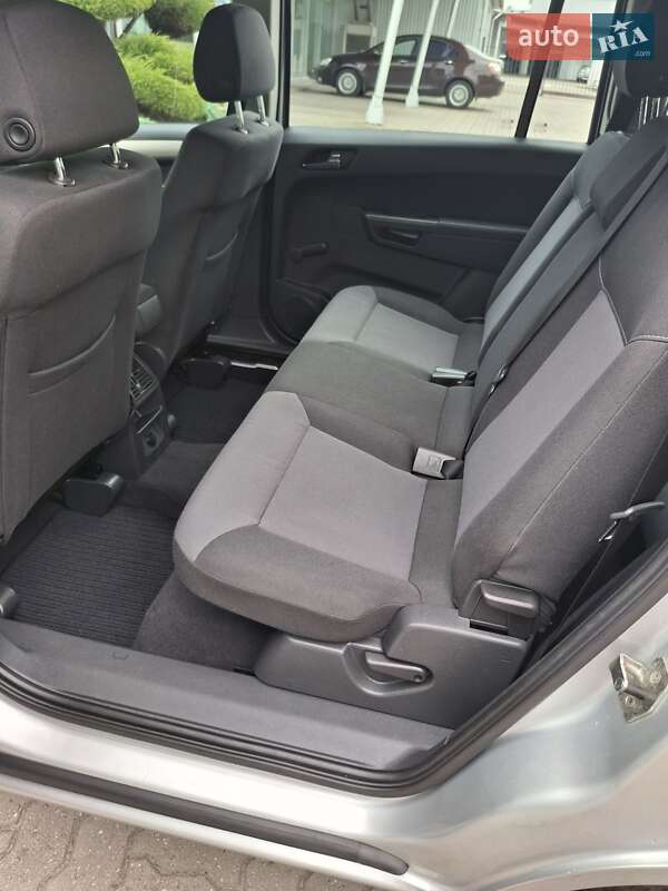 Минивэн Opel Zafira 2009 в Луцке