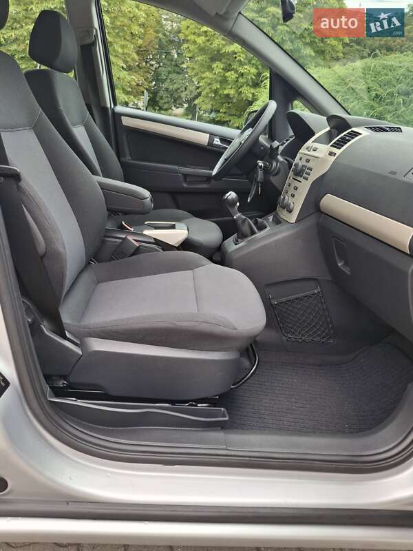 Минивэн Opel Zafira 2009 в Луцке