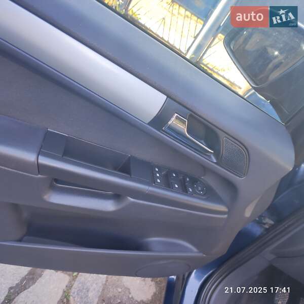 Минивэн Opel Zafira 2011 в Бердичеве