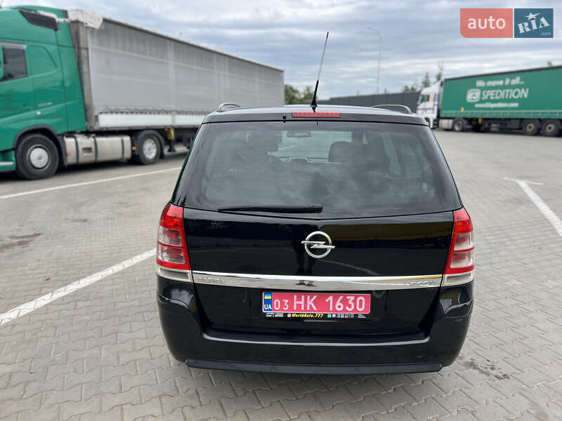 Минивэн Opel Zafira 2013 в Луцке