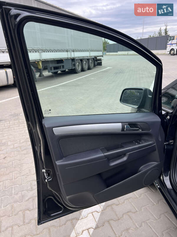 Минивэн Opel Zafira 2013 в Луцке