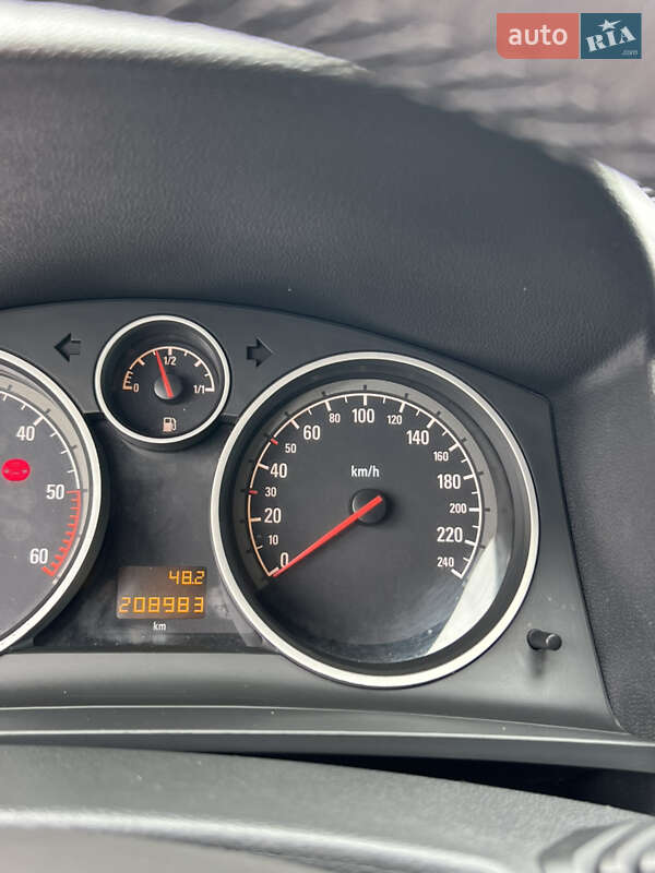 Минивэн Opel Zafira 2013 в Луцке