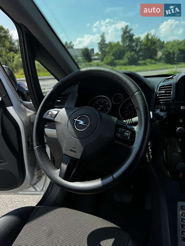 Минивэн Opel Zafira 2009 в Львове