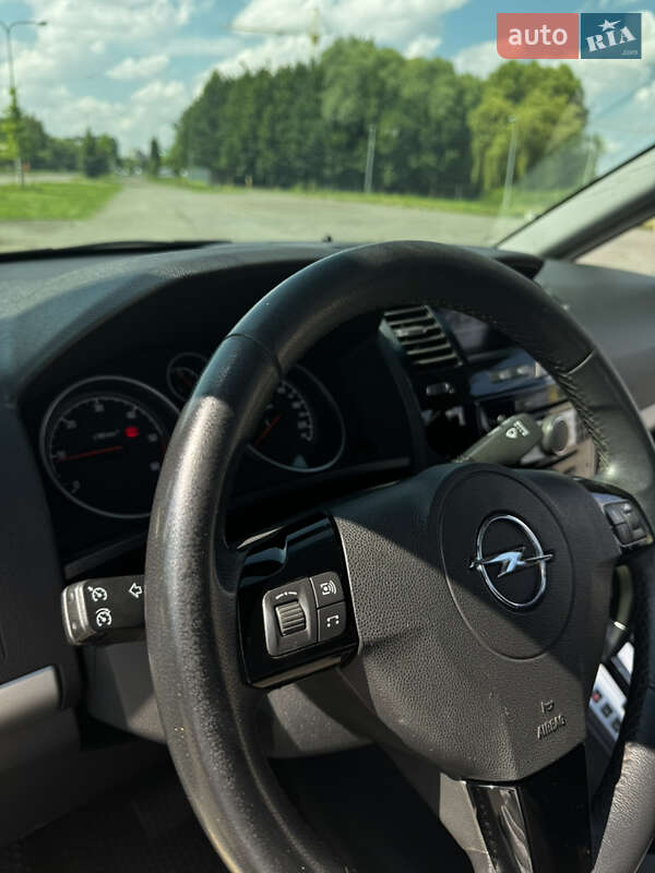 Минивэн Opel Zafira 2009 в Львове