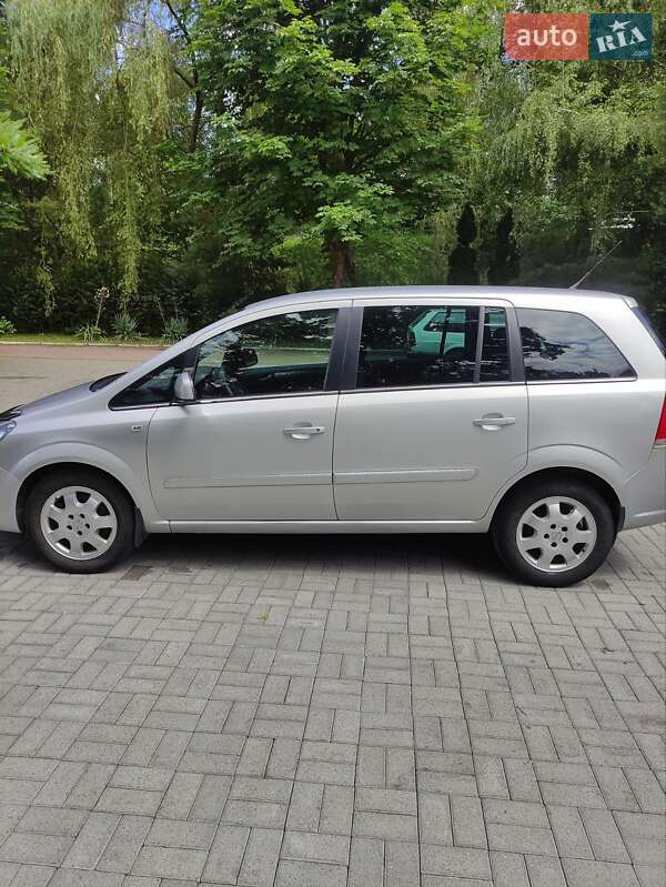 Мінівен Opel Zafira 2011 в Дрогобичі