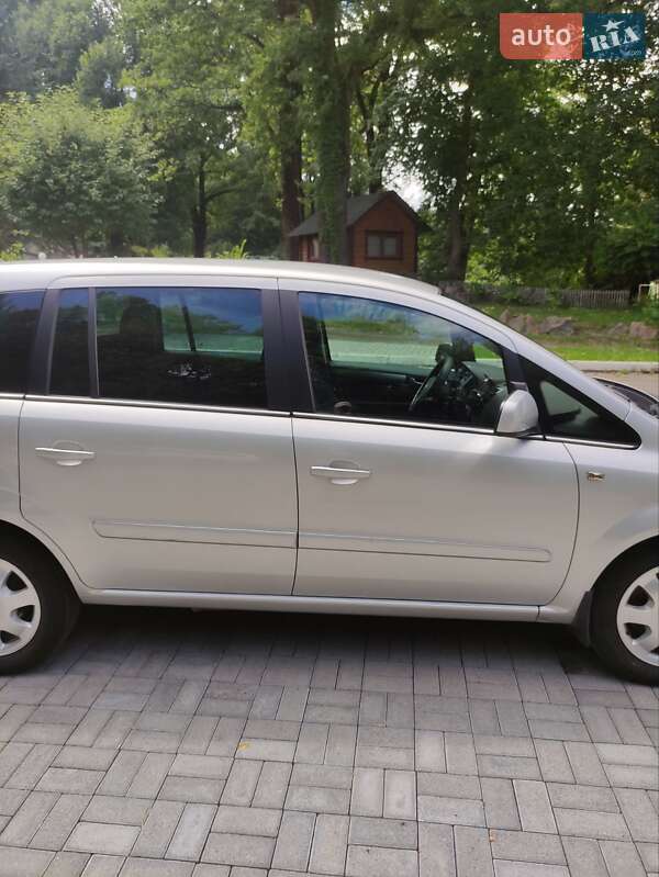 Мінівен Opel Zafira 2011 в Дрогобичі