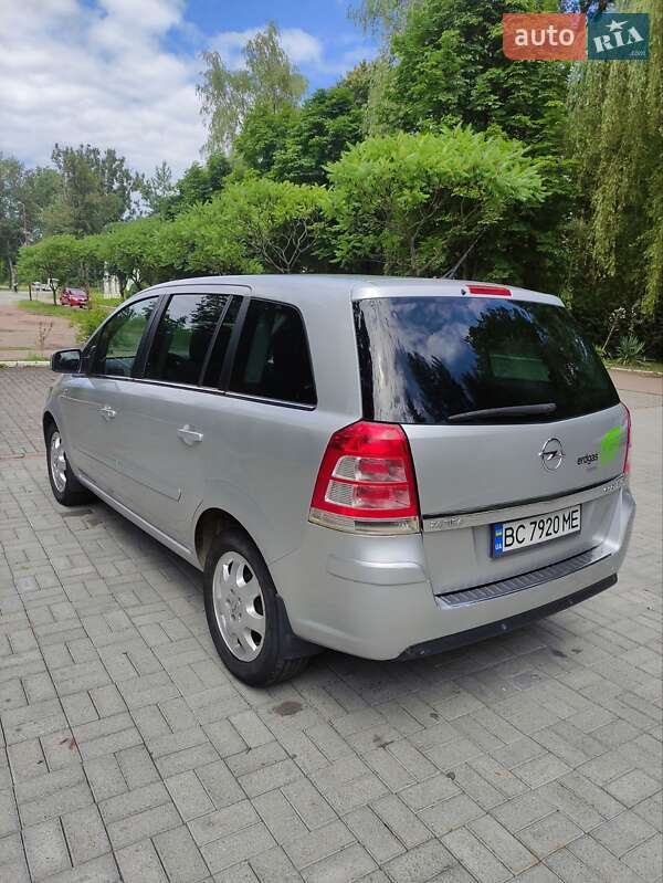 Мінівен Opel Zafira 2011 в Дрогобичі