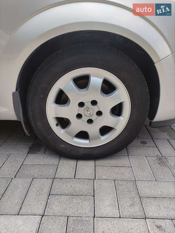 Мінівен Opel Zafira 2011 в Дрогобичі