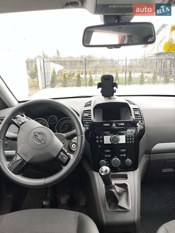 Минивэн Opel Zafira 2009 в Сарнах