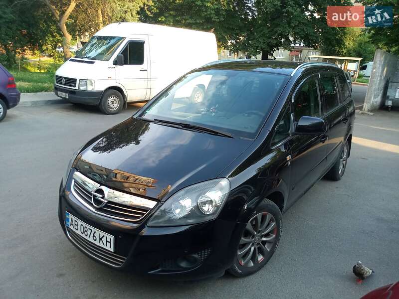 Минивэн Opel Zafira 2010 в Виннице