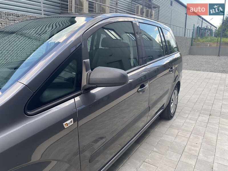 Минивэн Opel Zafira 2009 в Луцке